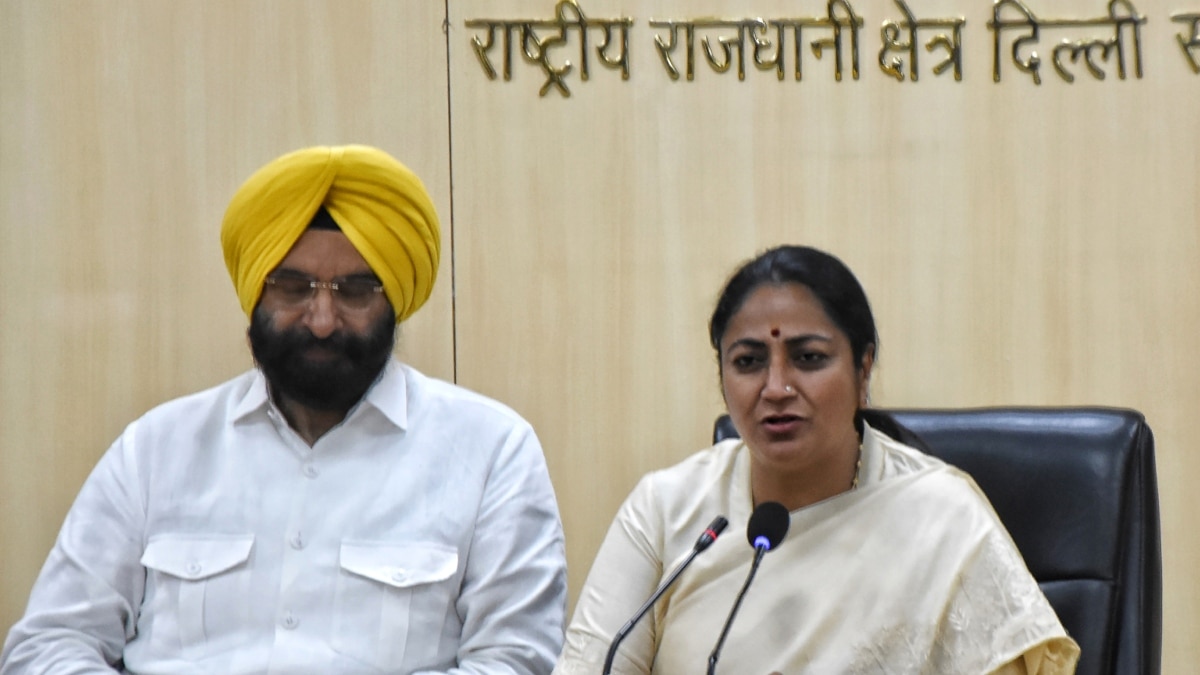 दिल्ली में प्रदूषण रोकने की नई कोशिश, आसमान से बरसेगी कृत्रिम बारिश, एयरक्राफ्ट हैं तैयार
